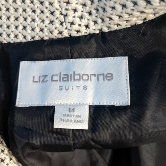 White and Black Textured Blazer Three Button Soft - Picture 6 of 8